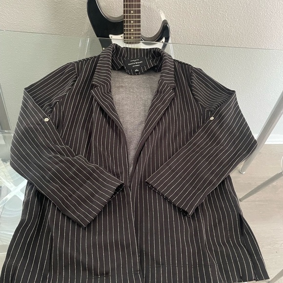 Haute Monde Black and White Pinstriped Suit Jacket - Picture 1 of 3